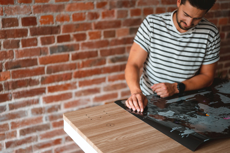 Biurko elektryczne białe SENSE O'DESQUE drewniane LARGE WIĄZ 160x80 cm