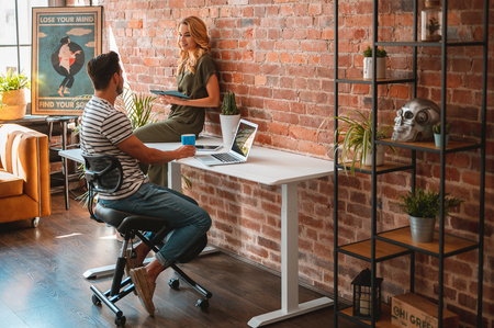 Biurko elektryczne narożne białe prawostronne Sanuki, 160x110x60 cm