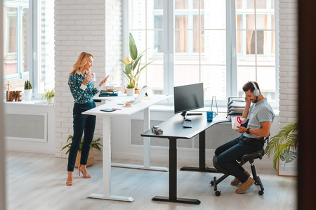 Biurko elektryczne narożne czarne lewostronne Sanuki,  160x110x60 cm